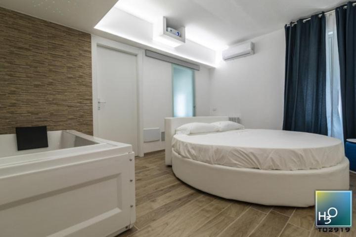H3O Lago Di Garda Desenzano del Garda Habitación foto